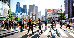 A busy street crossing in Tokyo, Japan